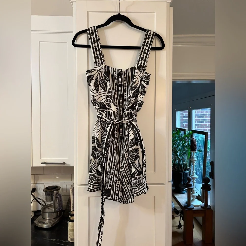new Farm Off-White Monochrome Elegance Scarf Lenzing™ Ecovero™ Euroflax™ Romper